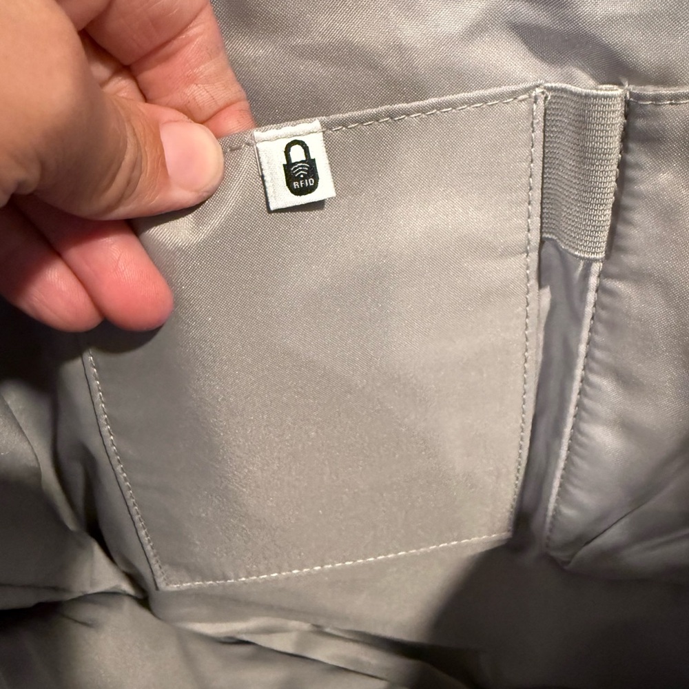 Baggallini Plum Nylon Shoulder Computer Bag with Multiple Exterior Pockets NWOT - Picture 7 of 8